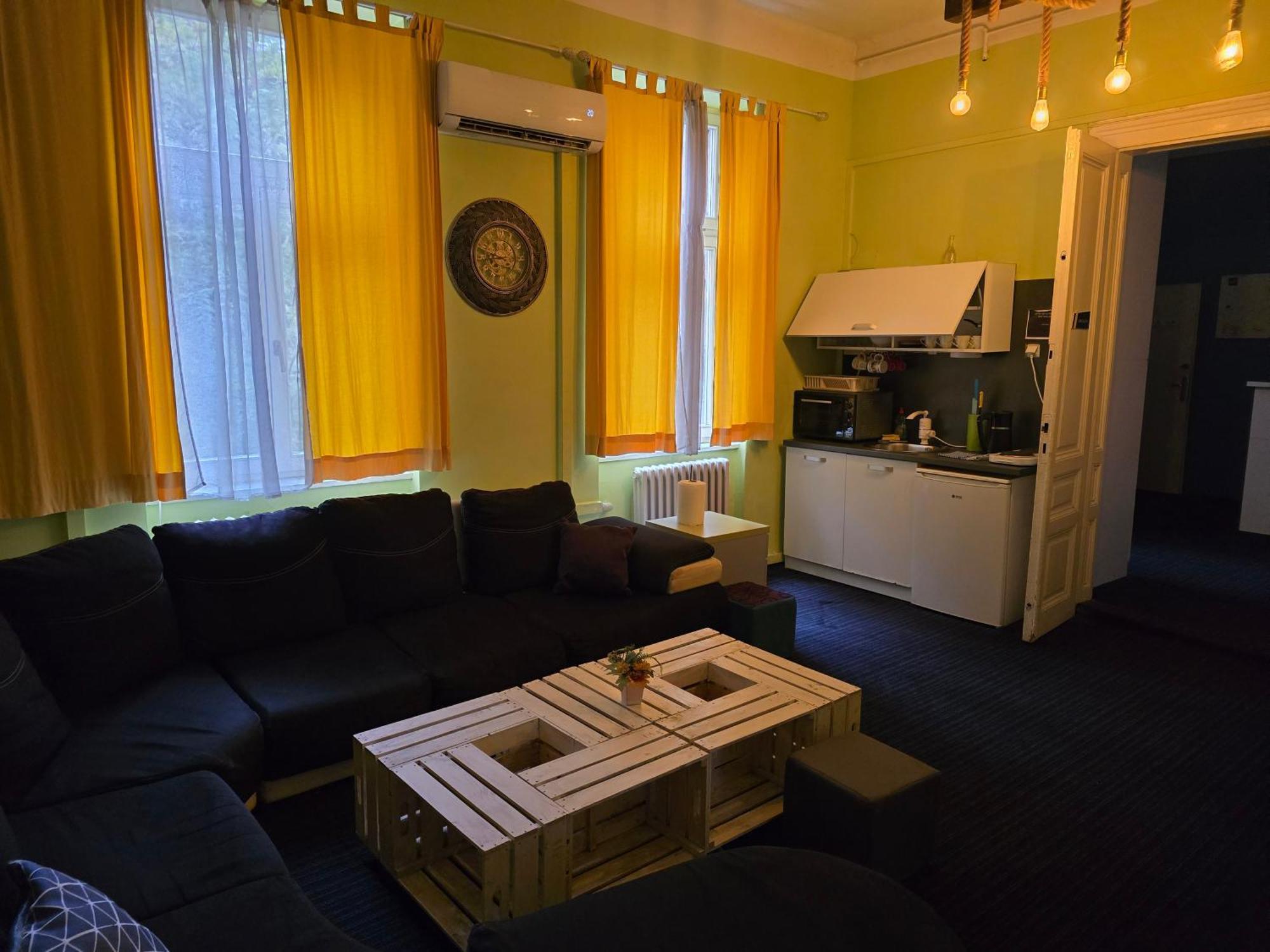 Spacious Tuzlaks Apartments Sarajevo Ferhadija Exterior foto